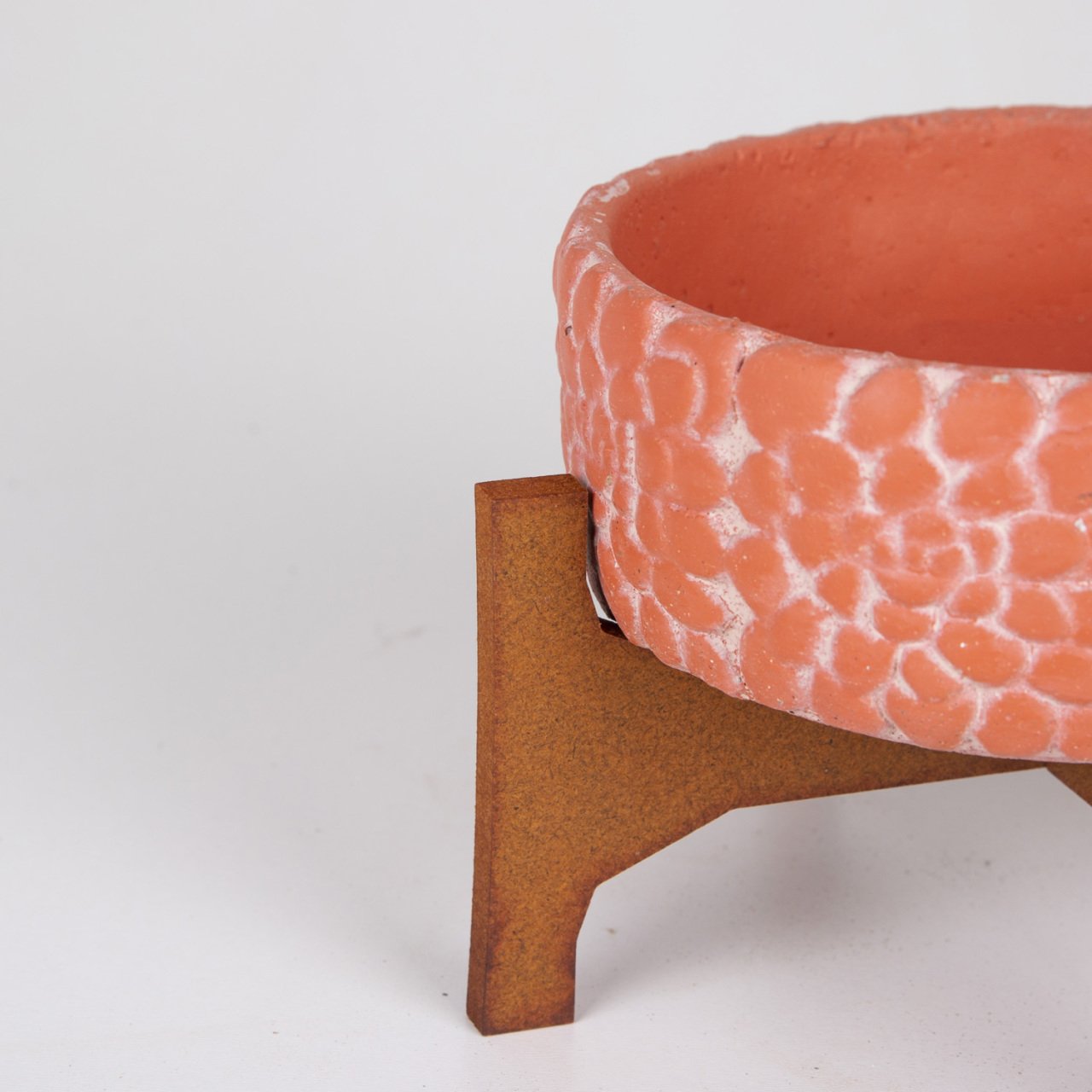 Veramaya Stand Ayaklı Gül Desenli Kiremit Renk Beton Saksı 16x12,5 Cm