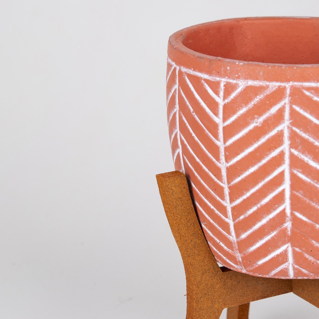 Veramaya Stand Ayaklı Yaprak Çizgili Kiremit Renk Beton Saksı 13,5x21 Cm