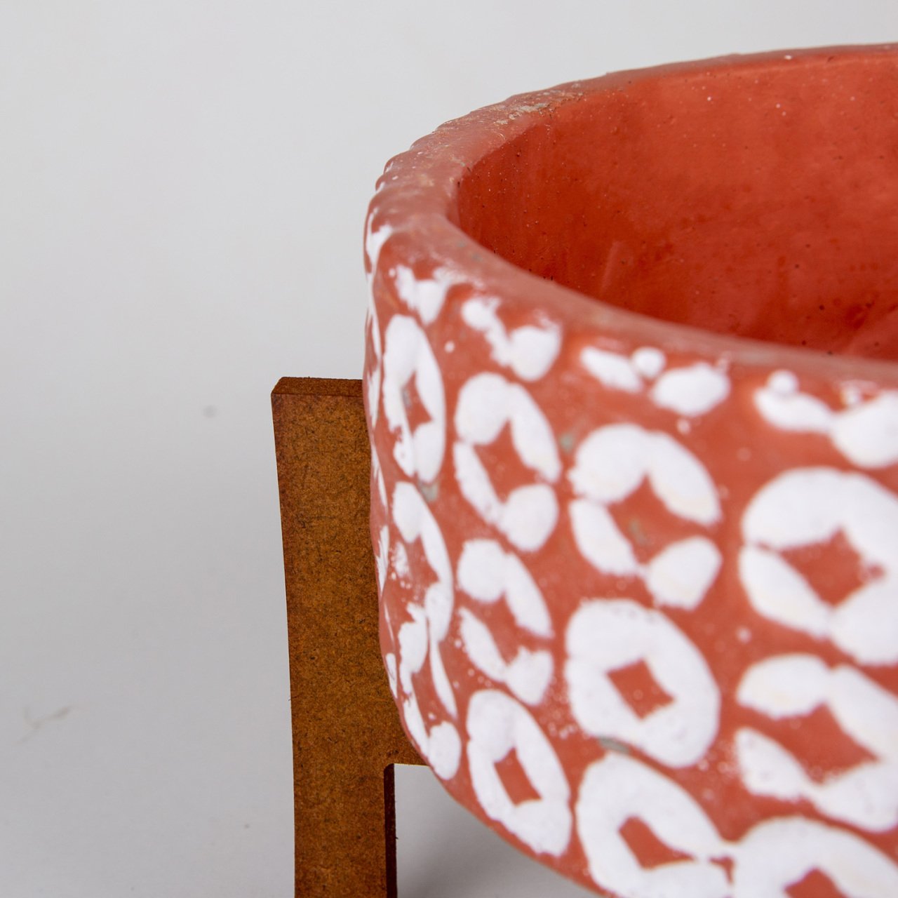 Veramaya Stand Ayaklı Kiremit Renk Aranjman Beton Saksı 20x14 Cm