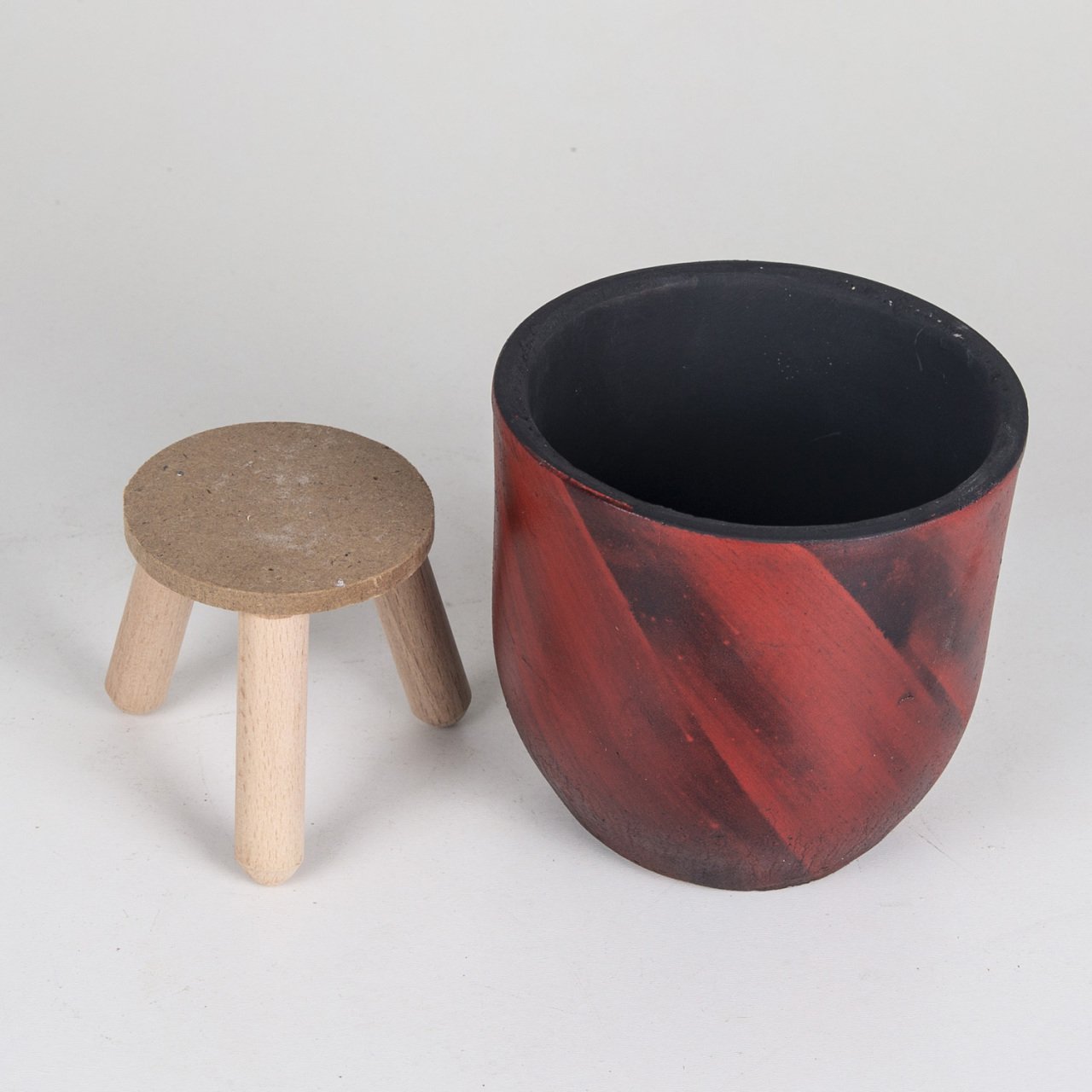 Ayaklı Bordo Siyah Eskitme Orta Boy (orkidelik) Beton Saksı 1 Lt