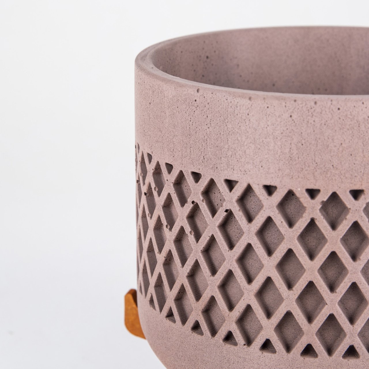 Veramaya Ayaklı Büyük Boy Hasır Desen Vizon Renk Beton Saksı 18x21 Cm