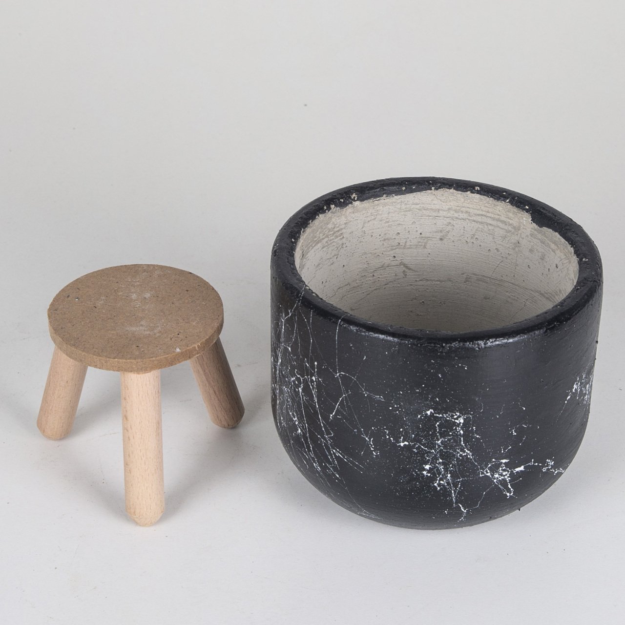 Ayaklı Mermer Desen Orta Boy (orkidelik) Siyah Beton Saksı 1 Lt