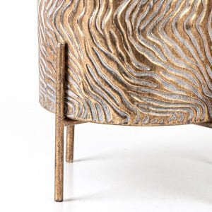 Dalga Desenli Ayaklı Silindir Metal Çiçeklik Saksı Altın Eskitme 21x24,5 Cm.