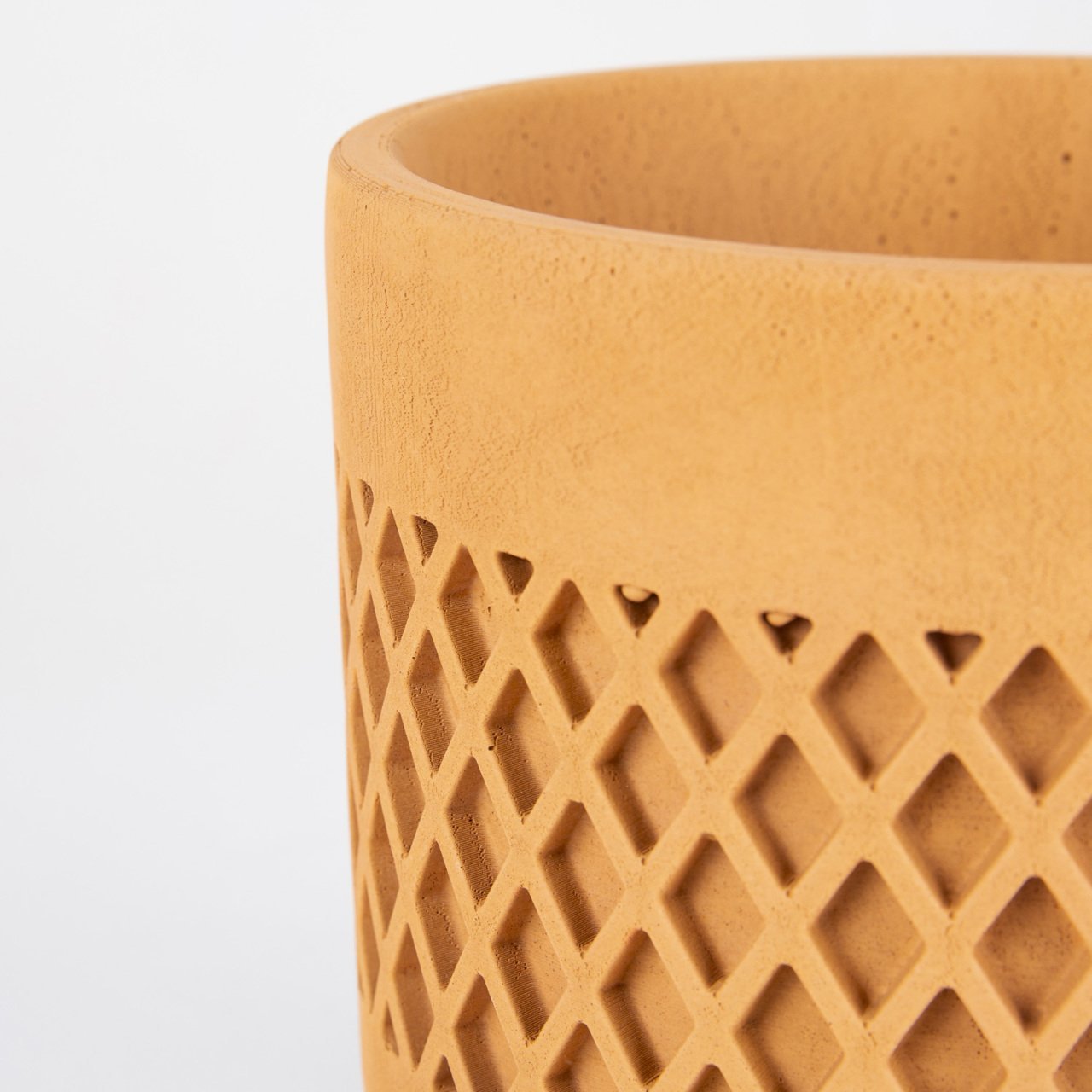 Veramaya Ayaklı Büyük Boy Hasır Desen Taba Renk Beton Saksı 18x21 Cm