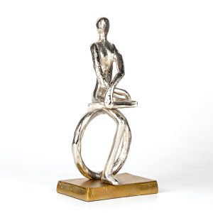 Dekoratif Metal Yüzükte Oturan Adam Gümüş 16x30x8,5 Cm.