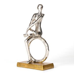 Dekoratif Metal Yüzükte Oturan Adam Gümüş 16x30x8,5 Cm.