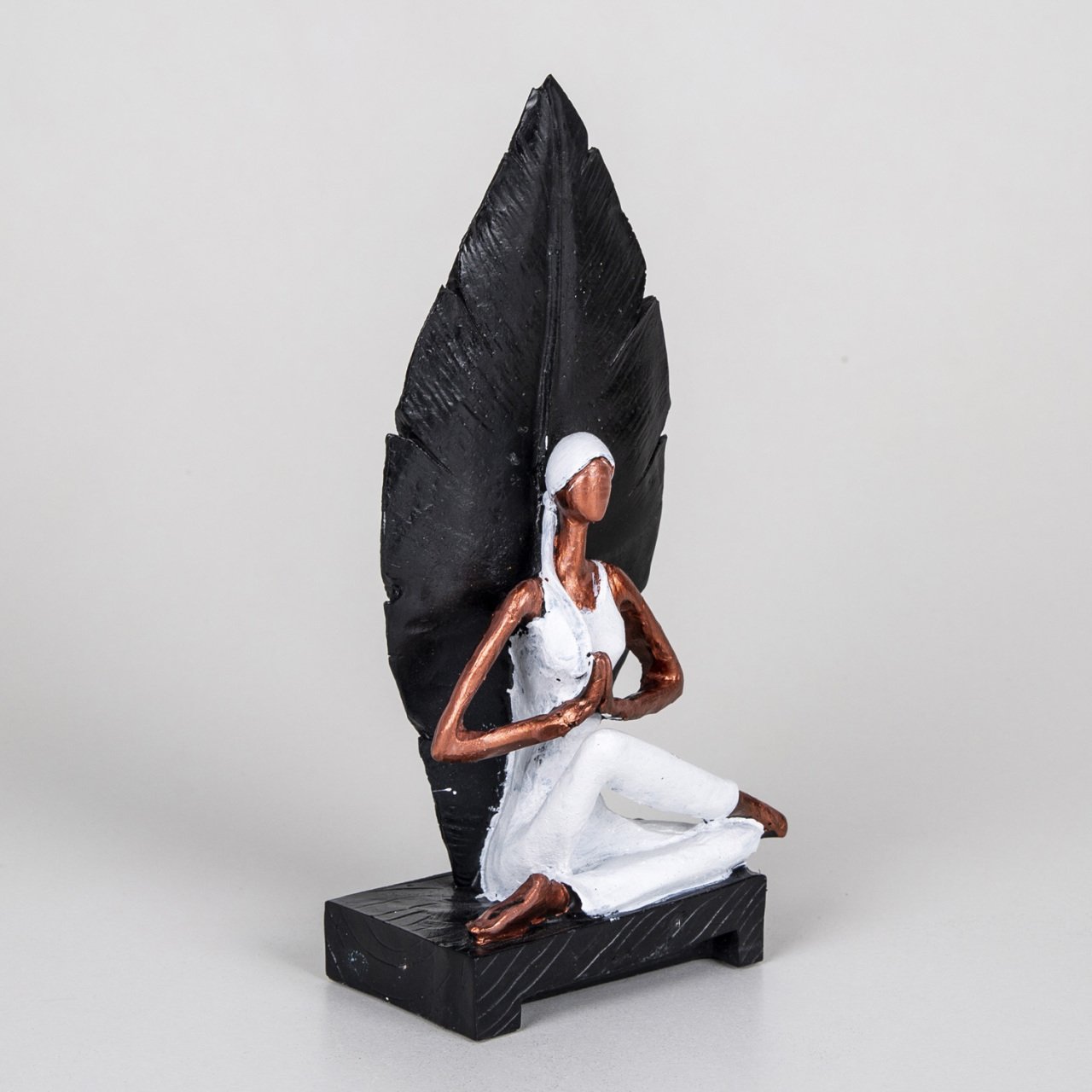 Veramaya Yapraklı Yogacı Kadın Siyah Bakır Renk Küçük 24x10 Cm