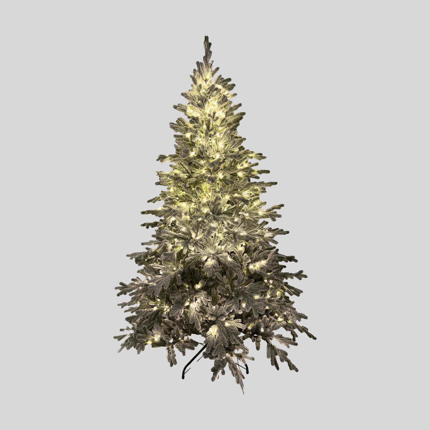 Yapay Yılbaşı Çam Ağacı Nordic Spruce Karlı 740 LED Işıklı 240 cm 6473 Dal Ucu - Kar Yağmış Görünümlü Noel Ağacı, Çap 140 cm
